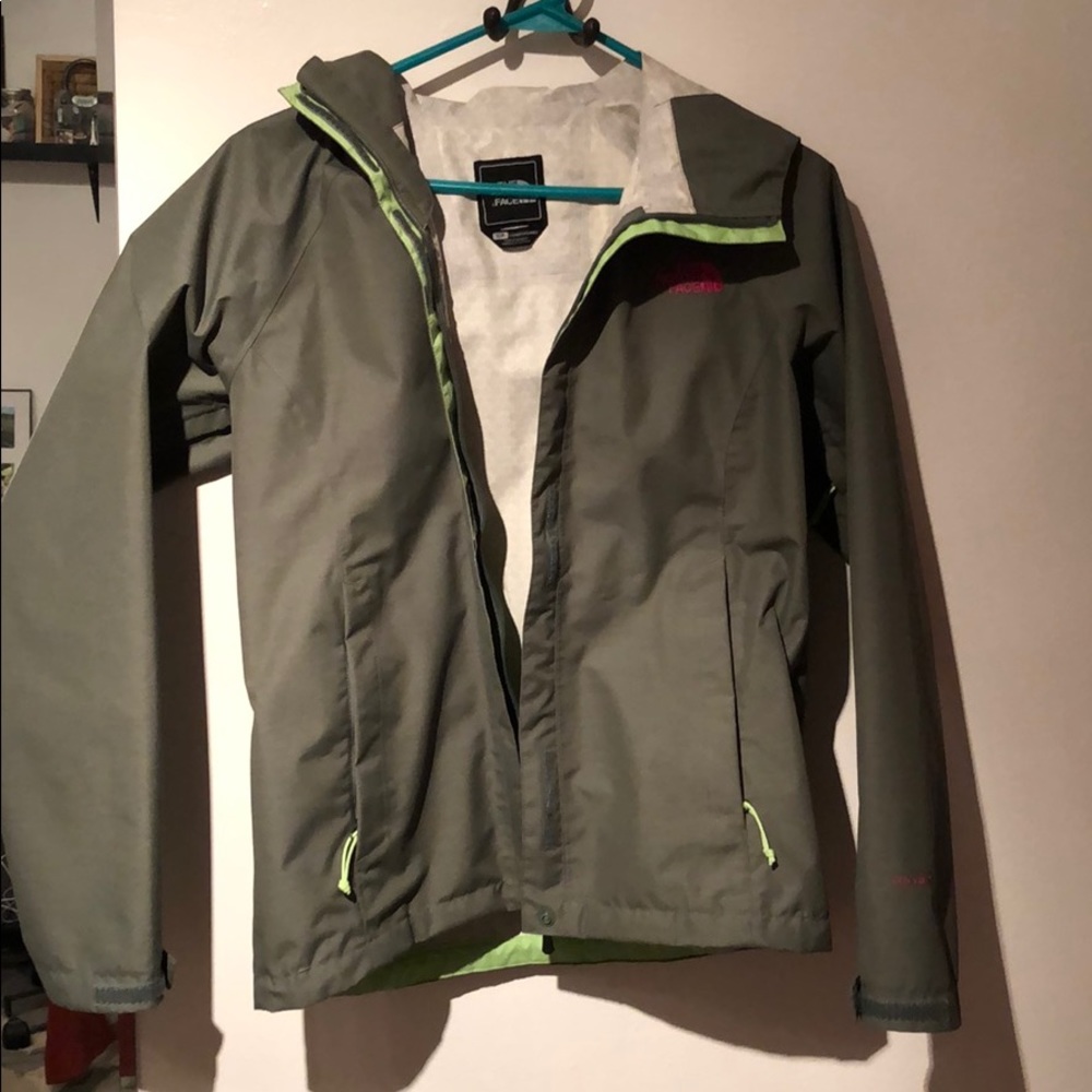 Green North Face WOMEN'S VENTURE 2 RAIN JACKET